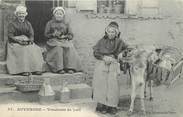 63 Puy De DÔme CPA FRANCE 63 " L'Auvergne, Vendeuse de lait"/ . FOLKLORE