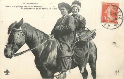 CPA FRANCE 63 " L'Auvergne, Equipage des hauts plateaux se rendant à la foire". / FOLKLORE