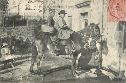 CPA FRANCE 63 " L'Auvergne, Paysans se rendant au marché". / FOLKLORE