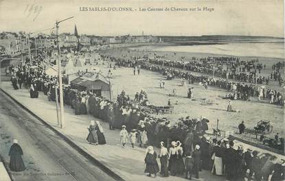 CPA FRANCE 85 " Les Sables d'Olonne, Les courses de cheveaux sur la plage".