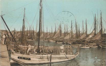 CPA FRANCE 85 " Les Sables d'Olonne, Etude sur le port".