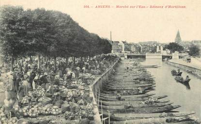 CPA FRANCE 80 "Amiens, Le marché sur l'eau, Bâteaux d'Hortillons".