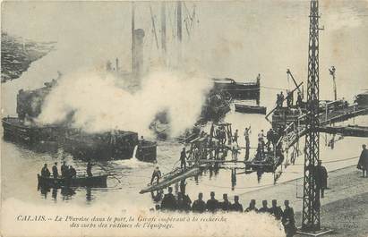 CPA FRANCE 62 " Calais, La Girafe coopérant à la recherche des corps des victimes du sous-marin le Pluviose 1910". / MARINE MILITAIRE / CATASTROPHE