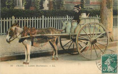 CPA FRANCE 03 "Vichy, Laitère Bourbonnaise". / FOLKLORE