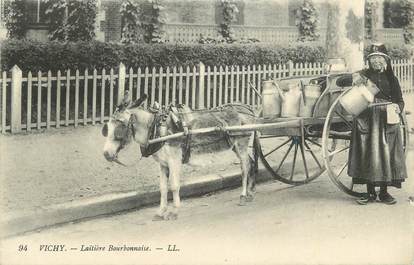 CPA FRANCE 03 "Vichy, Laitière Bourbonnaise". / FOLKLORE