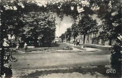 CPSM FRANCE 86 " La Roche Posay, Place de la République".