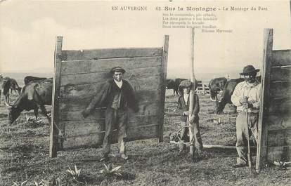 CPA FRANCE 15 " En Auvergne, Le montage du parc". / FOLKLORE