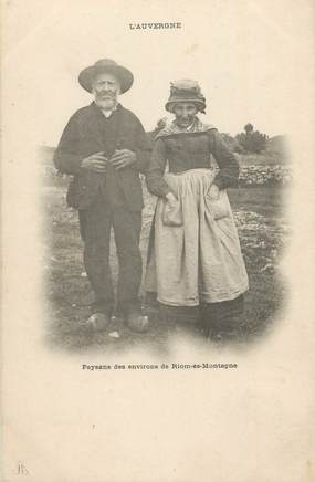 CPA FRANCE 15 " En Auvergne, Paysans des environs de Riom Es Montagne". / FOLKLORE