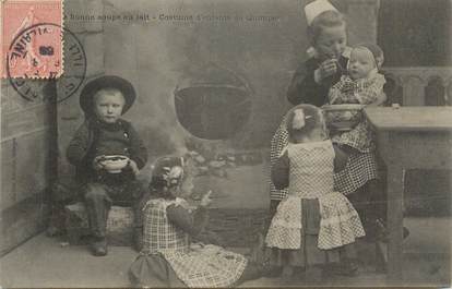 CPA FRANCE 29 "Quimper, Costumes d'enfants". / FOLKLORE / EDITEUR VILLARD