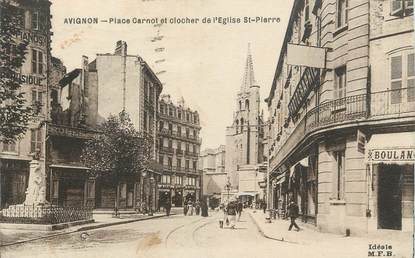 CPA FRANCE 84 " Avignon, Place Carnot et clocher de l'église St Pierre".