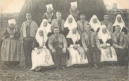 CPA FRANCE 29 "Costumes Bretons". / FOLKLORE