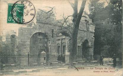 CPA FRANCE 30 "Nîmes, le temple de Diane" / CARTE EN SOIE