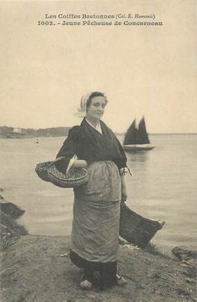 CPA FRANCE 29 " Concarneau, Jeune pêcheuse. / FOLKLORE