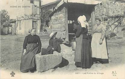 CPA FRANCE 58 " Scène du centre, Les Potins du Village"/ FOLKLORE / TYPE DU CENTRE