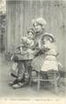 63 Puy De DÔme CPA FRANCE 63 "Types d'Auvergne, Enfants auprès de leur mère". / FOLKLORE