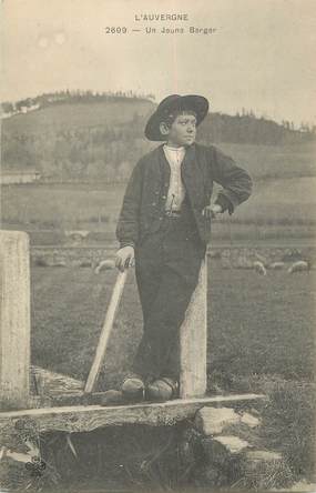 CPA FRANCE 63 "En Auvergne , Un jeune berger". / FOLKLORE