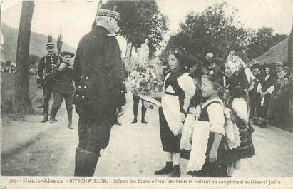 CPA FRANCE 68 "Bitschwiller, Enfants des écoles offrant des fleurs au Général Joffre".