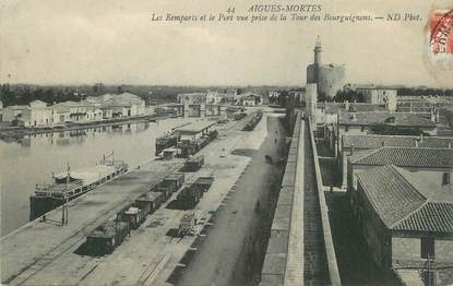 CPA FRANCE 30 " Aigues Mortes, Les remparts et le port".