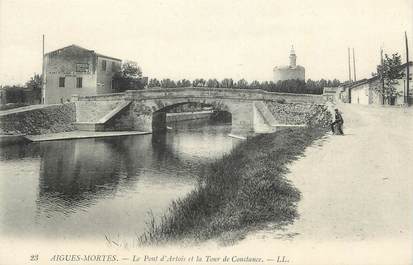 CPA FRANCE 30 " Aigues Mortes, Le Pont d'Artois et la Tour de Constance".