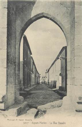 CPA FRANCE 30 " Aigues Mortes, La rue Baudin".