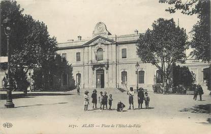 CPA FRANCE 30 " Alès, Place de l'Hôtel de Ville".