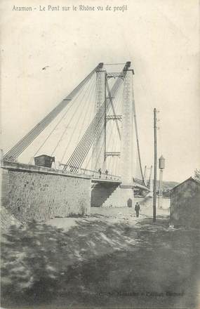 CPA FRANCE 30 " Aramon, Le pont sur le Rhône".