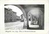 30 Gard CPSM FRANCE 30 " Bagnols sur Cèze, Place du marché, les arcades".