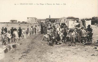 CPA FRANCE 30 " Le Grau du Roi, La plage à l'heure du bain".