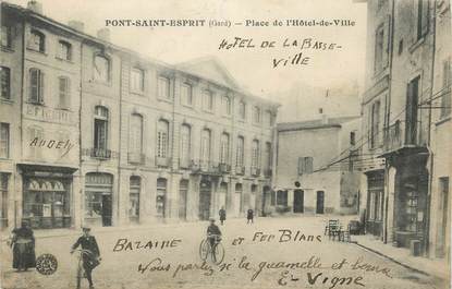 CPA FRANCE 30 "Pont St Esprit, Place de l'Hôtel de Ville".