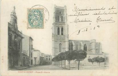 CPA FRANCE 30 "Pont St Esprit, Place St Pierre".