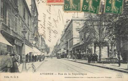 CPA FRANCE 84 "Avignon, Rue de la République".