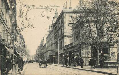 CPA FRANCE 84 "Avignon, Rue de la République".