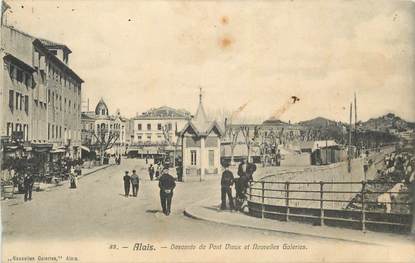 CPA FRANCE 30 " Alès, Descente du Pont Vieux et Nouvelles Galeries".