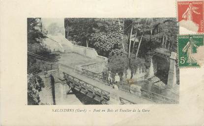 CPA FRANCE 30 " Salindres, Pont en bois et escalier de la gare".