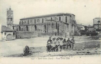 CPA FRANCE 30 " St Gilles, Place Emile Zola".