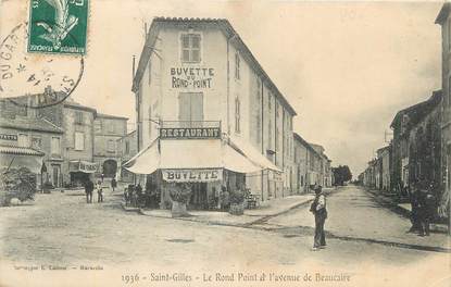 CPA FRANCE 30 " St Gilles, Le rond point et l'avenue de Beaucaire".