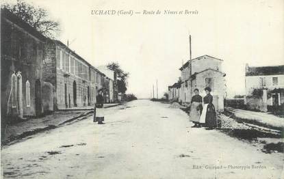 CPA FRANCE 30 " Uchaud, Route de Nimes et Bernis".