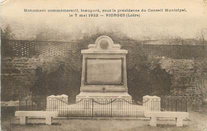 CPA FRANCE 42 " Riorges, Le monument aux morts"'.