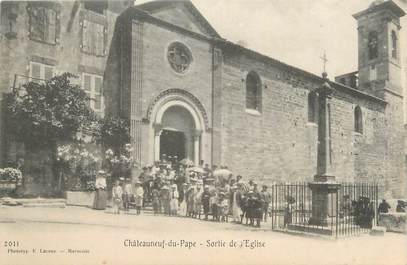 CPA FRANCE 84 "Chateauneuf du Pape, Sortie de l'église".