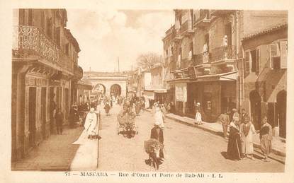 CPA ALGERIE "Mascara, rue d'Oran et porte de Bab Ali"