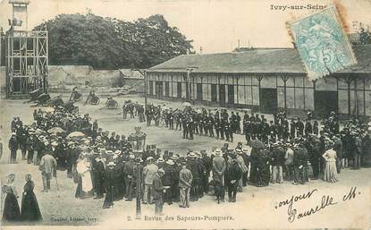 CPA FRANCE 94 " Ivry sur Seine, Revue des Sapeurs Pompiers". /POMPIERS