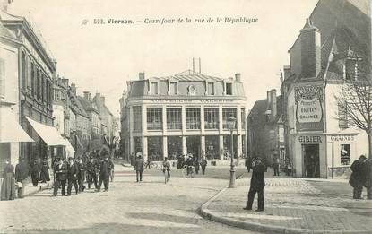 CPA FRANCE 18 "Vierzon, Carrefour de la rue de la République"