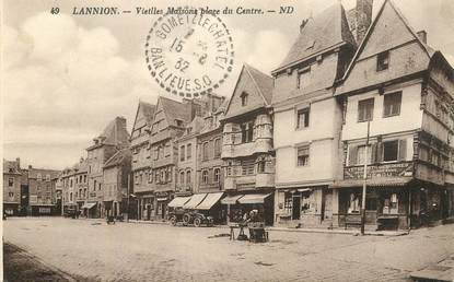 CPA FRANCE 22 "Lannion, vieilles maisons place du centre"