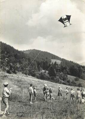 CPSM FRANCE 74 " St Jean de Sixt, Home d'enfants Les Bartavelles". / CERF VOLANT