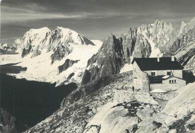 CPSM FRANCE 74 " Chamonix, Refuge du couvercle et le Mont Blanc".