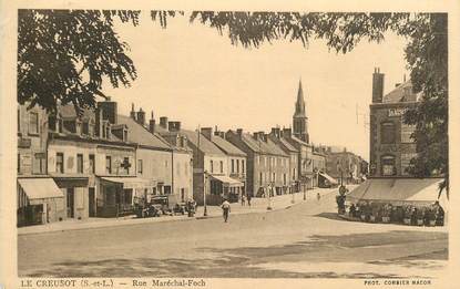 CPA FRANCE 71 "Le Creusot, rue Maréchal Foch"