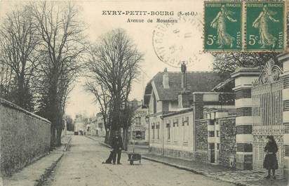 CPA FRANCE 91 " Evry-Petit Bourg, Avenue de Mousseau".
