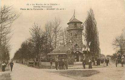CPA FRANCE 91 "Brunoy, Le Moulin de la Galette Place de la Pyramide".