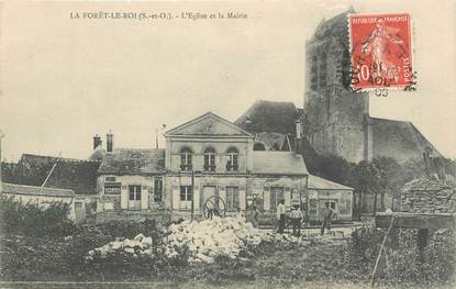 CPA FRANCE 91 " La Forêt le Roi, L'église et la Mairie".