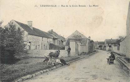 CPA FRANCE 91 "Leudeville, Rue de la Croix Boissée, La mare".